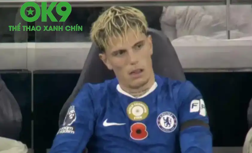 Garnacho tỏ ra không hài lòng khi bị thay ra ở phút 66 Garnacho tỏ ra không hài lòng khi bị thay ra ở phút 66